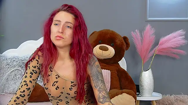 CrystalRedd online show from 26, 6, 2026
