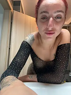 CrystalRedd online show from 4, 8, 2026