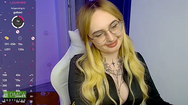AdeLuna online show from 28, 5, 2026