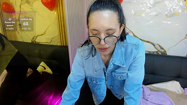 Snapshot of Athenaa_tay chatting on 8, 3, 2026 Athenaa tay online show from 8, 3, 2026