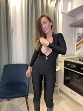 DivineAmely online show from 28, 4, 2026