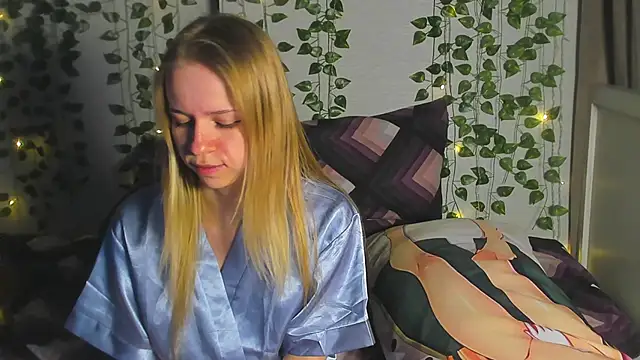 Very Cute Girl online show from 2, 2, 2026