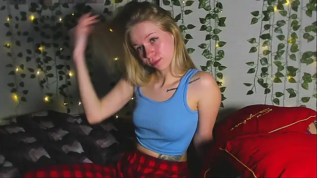 Very Cute Girl online show from 14, 2, 2026
