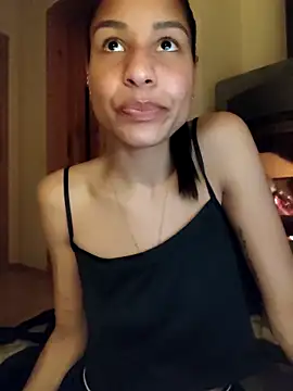 Snapshot of YaraEstelle chatting on 4, 3, 2026 YaraEstelle online show from 4, 3, 2026