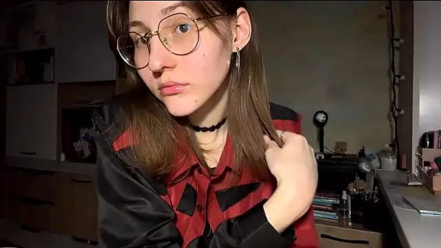 Miaaa Moon online show from 5, 2, 2026