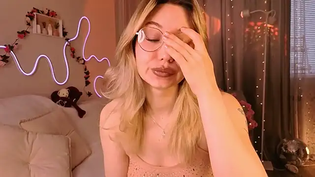 lusciousslily online show from 11, 4, 2026