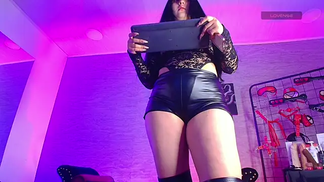 MadameDaphnee online show from 4, 2, 2026