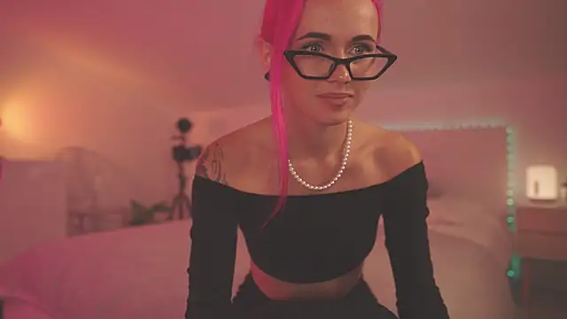 Sarah Pink online show from 1, 12, 2024