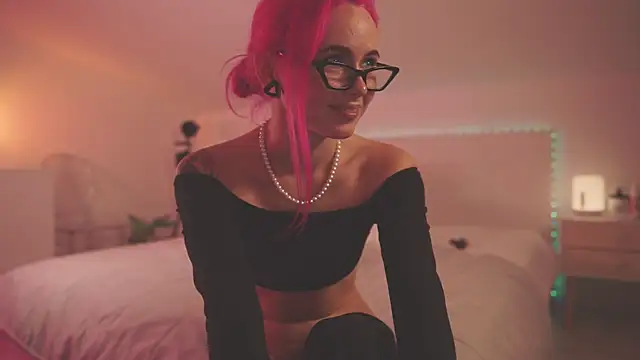 Sarah Pink online show from 1, 12, 2024