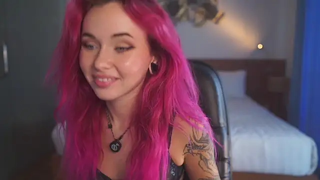 Sarah Pink online show from 25, 7, 2026