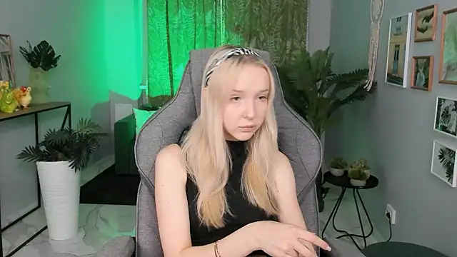 Snapshot of MaoqiBeverly chatting on 8, 3, 2026 MaoqiBeverly online show from 8, 3, 2026