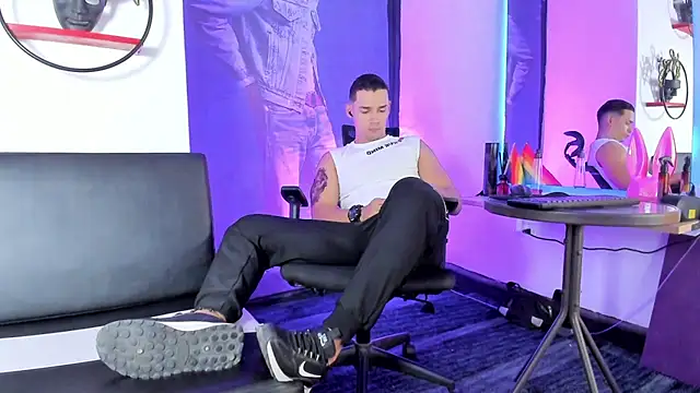 CRISTHIAN WOLF1 online show from 4, 8, 2026