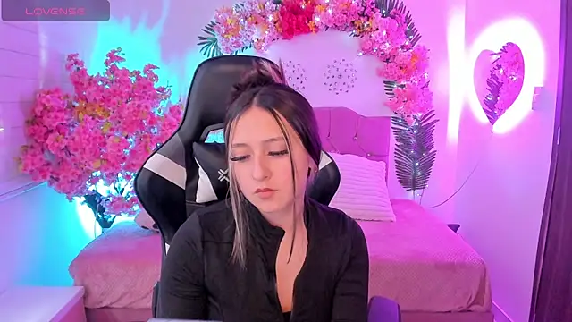 Giselle Laurens  online show from 3, 5, 2026