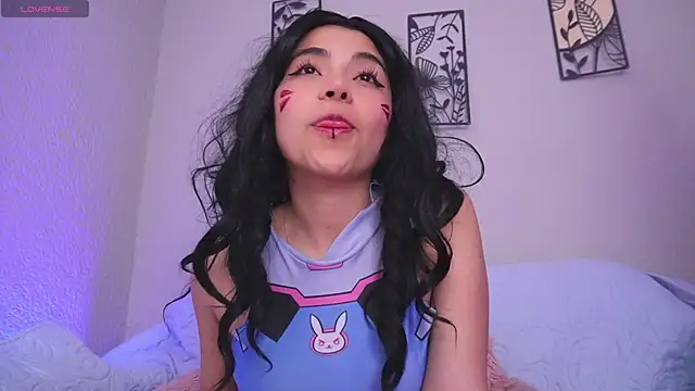 loveegirll1 online show from 24, 4, 2026