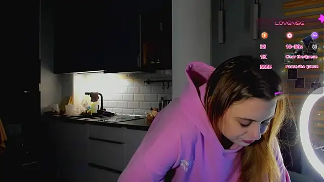 Alice Wanderr online show from 16, 3, 2026