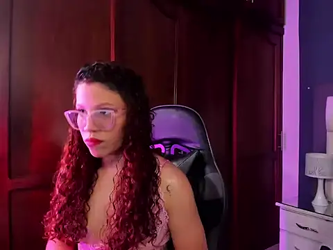 Snapshot of RED_VIOLETH chatting on 6, 8, 2026 RED VIOLETH online show from 6, 8, 2026