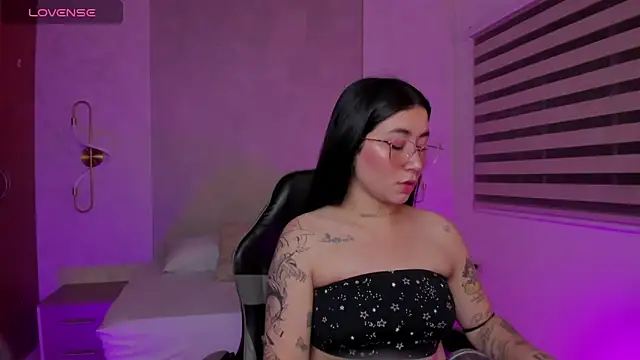 charlottee27  online show from 14, 5, 2026
