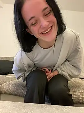 LeonieClaire online show from 17, 2, 2026