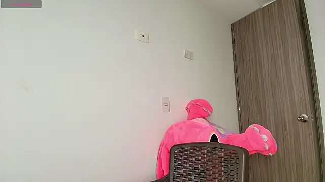 Snapshot of alys_love chatting on 4, 3, 2026 alys love online show from 4, 3, 2026