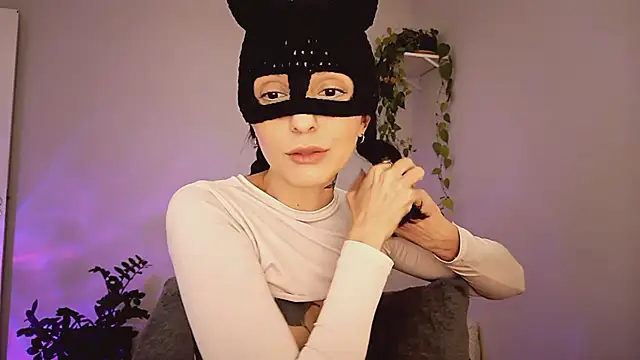 Onirica L online show from 4, 8, 2026