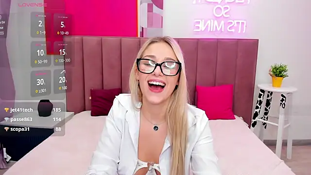 Snapshot of MIla_Stunning chatting on 3, 2, 2026 MIla Stunning online show from 3, 2, 2026