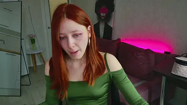 Weisser Moon online show from 3, 3, 2026