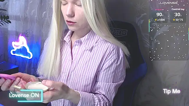 Shiny Victoria online show from 3, 5, 2026