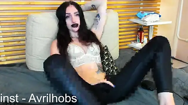 AvrilHobbs online show from 4, 8, 2026