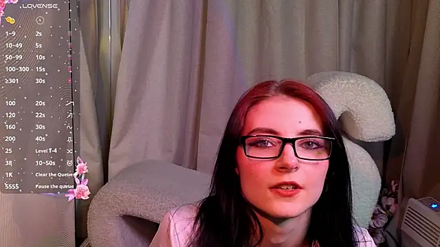 NicoleLuxe online show from 3, 4, 2026