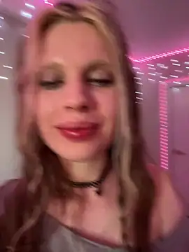 Maxine gold online show from 15, 3, 2026