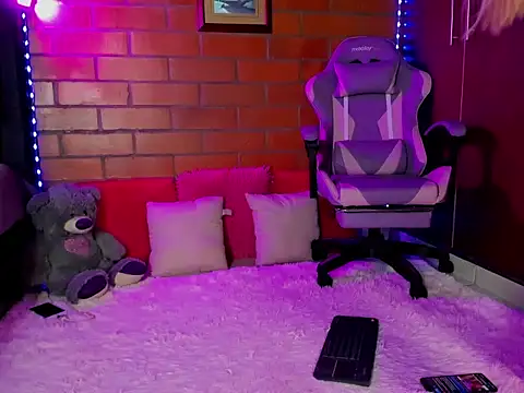 Snapshot of cristalprincess_ chatting on 4, 3, 2026 cristalprincess online show from 4, 3, 2026