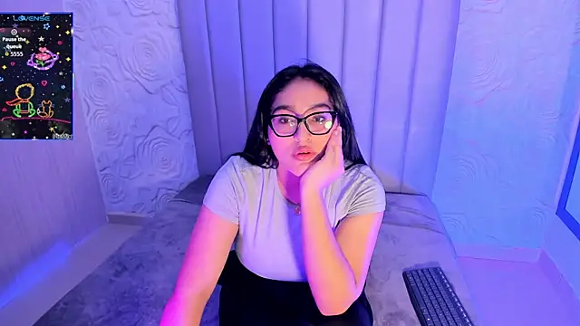 Snapshot of Lya_dubois_ chatting on 7, 8, 2026 Lya dubois online show from 7, 8, 2026