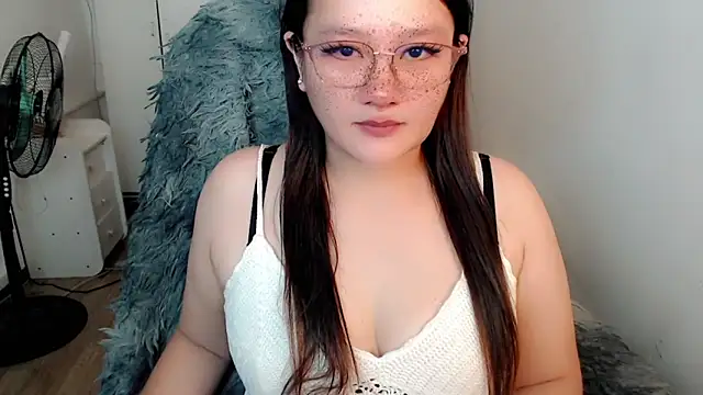 Snapshot of UrLovelyWetPussy chatting on 3, 3, 2026 UrLovelyWetPussy online show from 3, 3, 2026