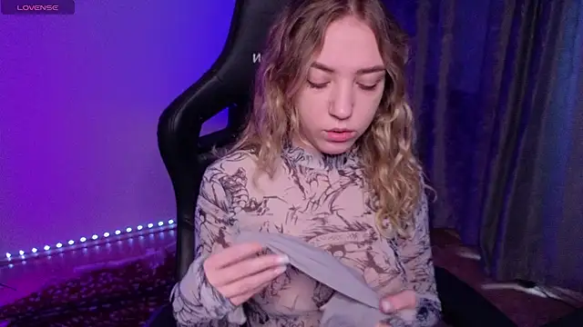 Snapshot of alice_charm_ chatting on 23, 2, 2026 alice charm online show from 23, 2, 2026