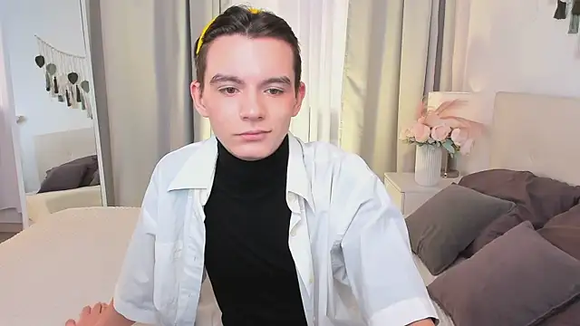 Snapshot of Ian_Harrickton chatting on 16, 3, 2026 Ian Harrickton online show from 16, 3, 2026