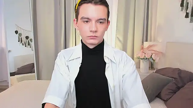 Snapshot of Ian_Harrickton chatting on 16, 3, 2026 Ian Harrickton online show from 16, 3, 2026