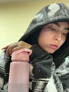 Sara Fernandez  online show from 11, 3, 2026