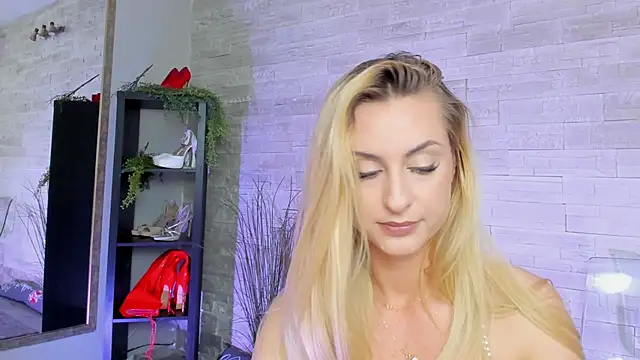 Snapshot of Ivorym00n chatting on 10, 5, 2026 Ivorym00n online show from 10, 5, 2026