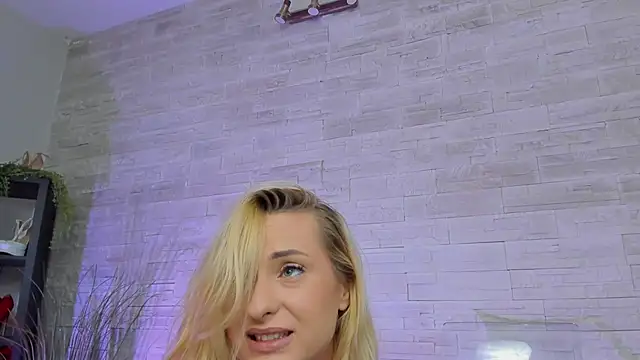 Snapshot of Ivorym00n chatting on 14, 5, 2026 Ivorym00n online show from 14, 5, 2026