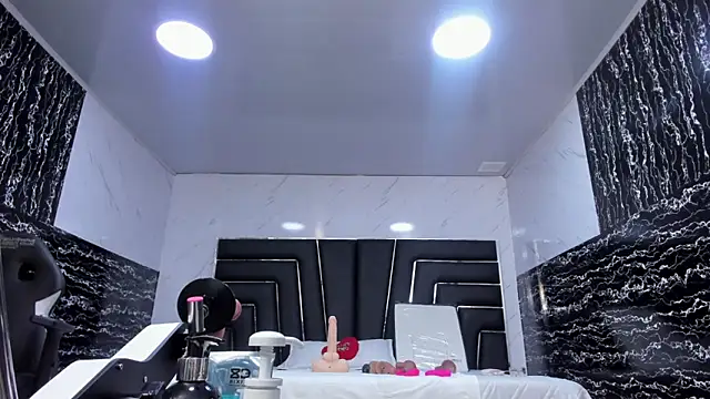Ladyy Scarlett online show from 11, 6, 2026