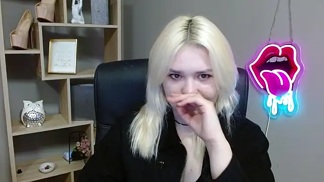 Snapshot of SweetLilyxo chatting on 23, 2, 2026 SweetLilyxo online show from 23, 2, 2026