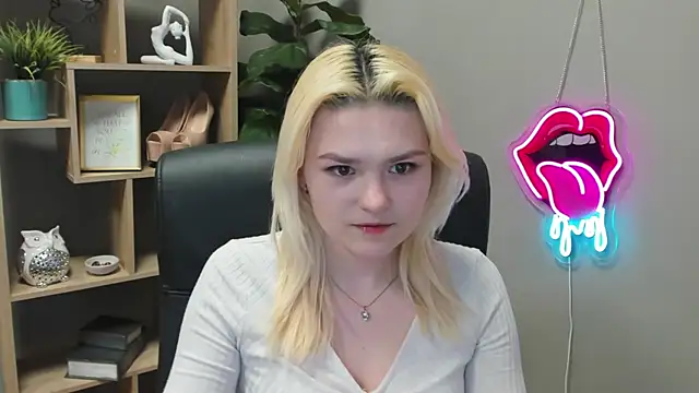 Snapshot of SweetLilyxo chatting on 9, 3, 2026 SweetLilyxo online show from 9, 3, 2026