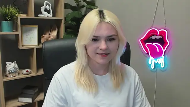 Snapshot of SweetLilyxo chatting on 10, 3, 2026 SweetLilyxo online show from 10, 3, 2026