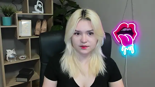 Snapshot of SweetLilyxo chatting on 15, 3, 2026 SweetLilyxo online show from 15, 3, 2026