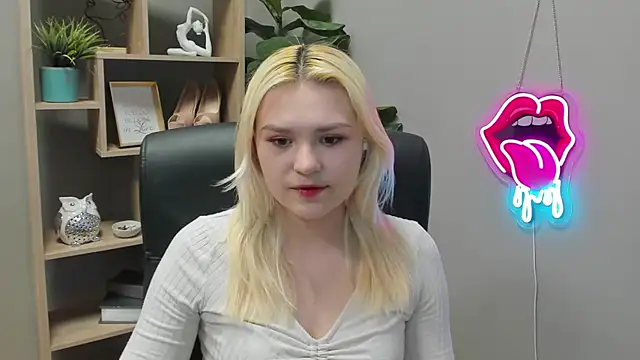 SweetLilyxo online show from 8, 4, 2026