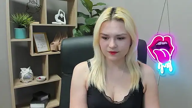 SweetLilyxo online show from 17, 4, 2026