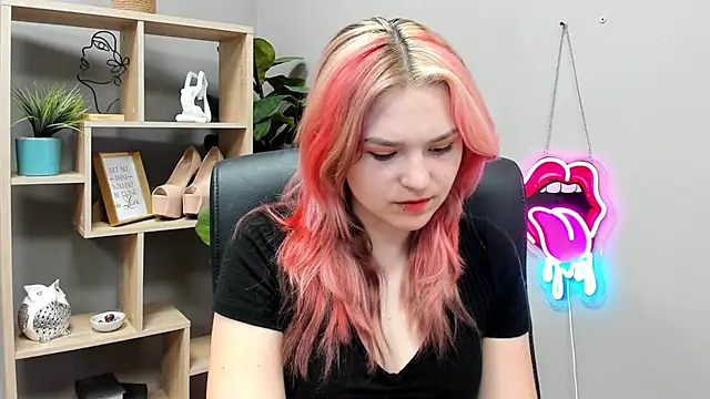 Snapshot of SweetLilyxo chatting on 22, 6, 2026 SweetLilyxo online show from 22, 6, 2026