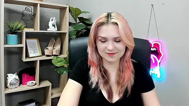 Snapshot of SweetLilyxo chatting on 2, 7, 2026 SweetLilyxo online show from 2, 7, 2026