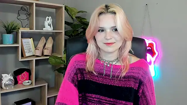 Snapshot of SweetLilyxo chatting on 5, 7, 2026 SweetLilyxo online show from 5, 7, 2026