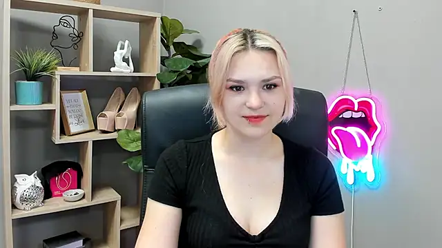 Snapshot of SweetLilyxo chatting on 13, 7, 2026 SweetLilyxo online show from 13, 7, 2026